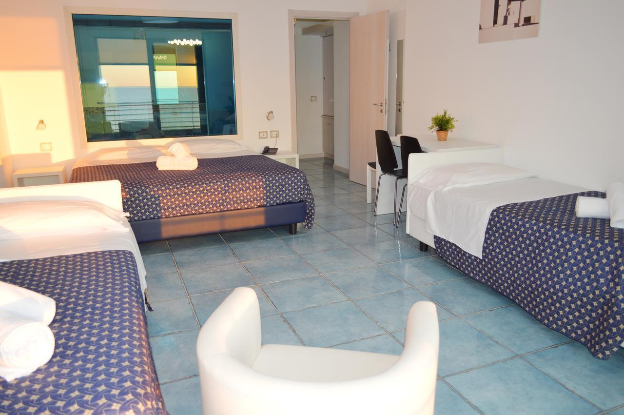 Capo Nettuno Hotel Capo dʼOrlando エクステリア 写真